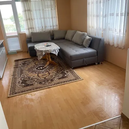 къща бети самостоятелни с двор край пловдив Skutare