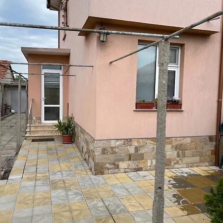 къща бети самостоятелни с двор край пловдив Apartament Skutare