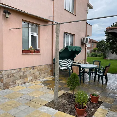 къща бети самостоятелни с двор край пловдив Apartament *
