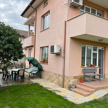 شقة къща бети самостоятелни с двор край пловдив Skutare