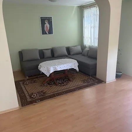 къща бети самостоятелни с двор край пловдив Skutare